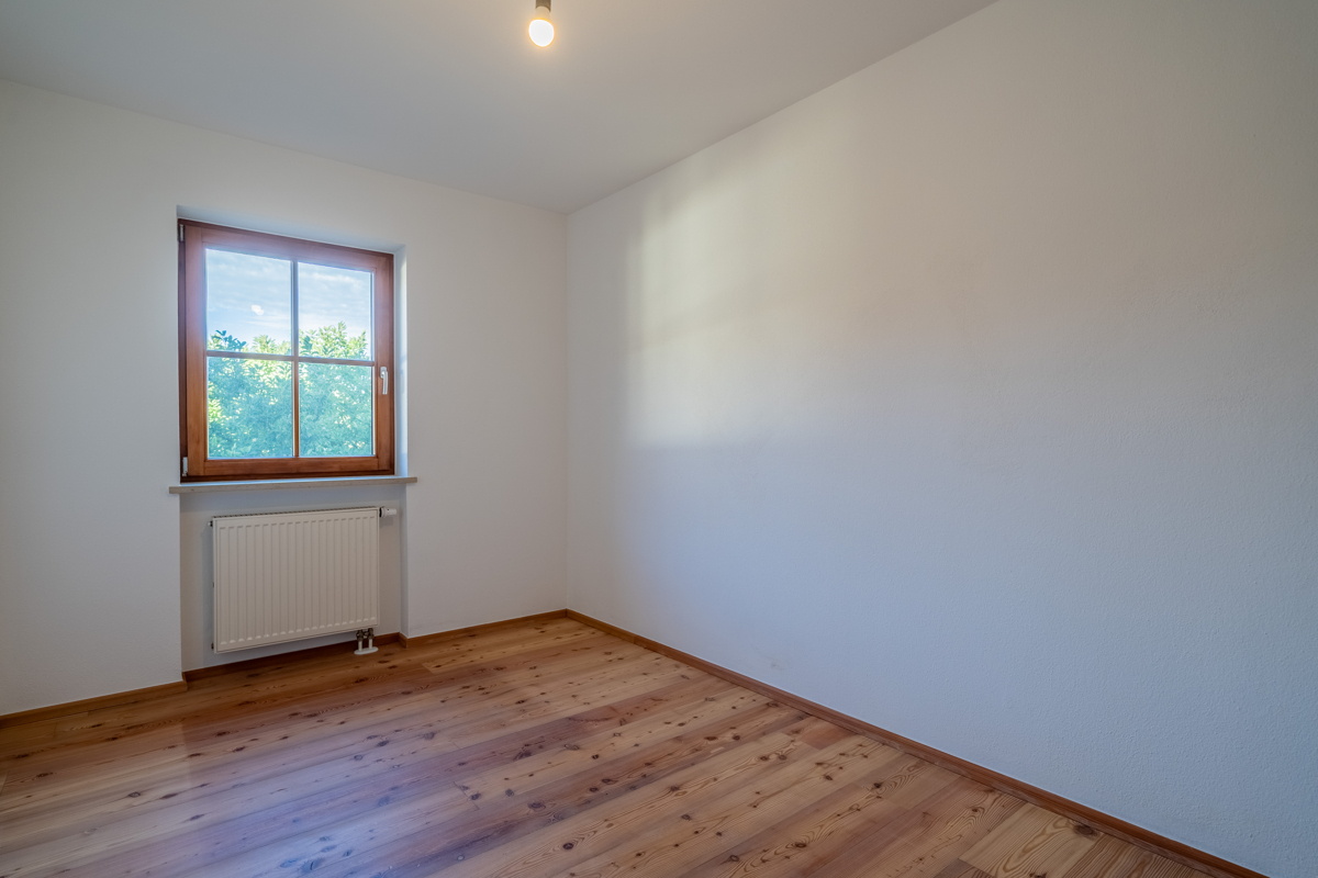 Helles Kinderzimmer oder Büro
