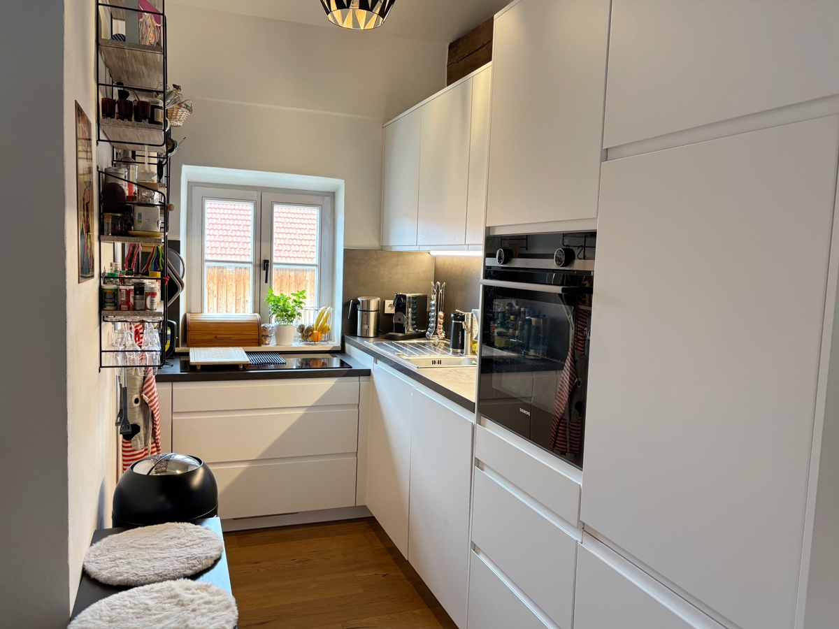 Wohnen mit besonderem Flair: Großzügige Galerie-Wohnung auf historischem Bauernhof - Photo 2