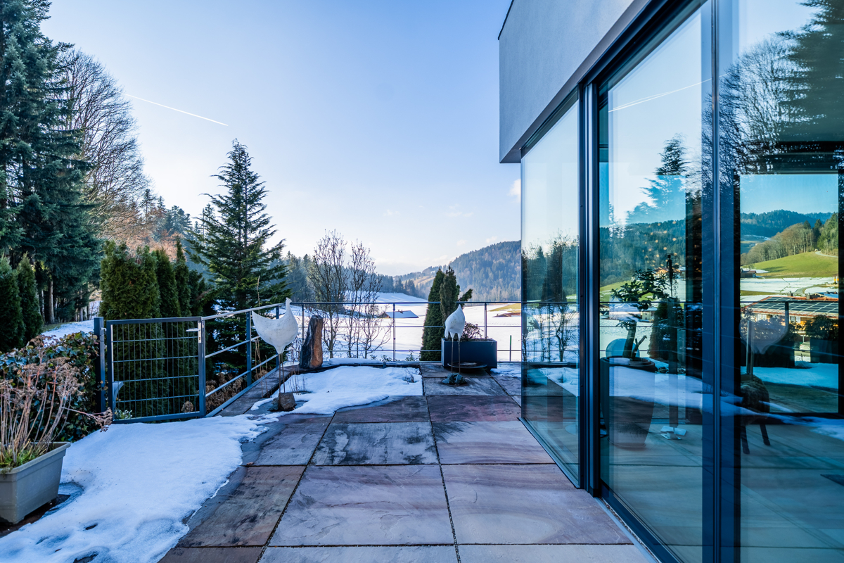 Weitläufiger Terrassenbereich Weitläufiger Terrassenbereich