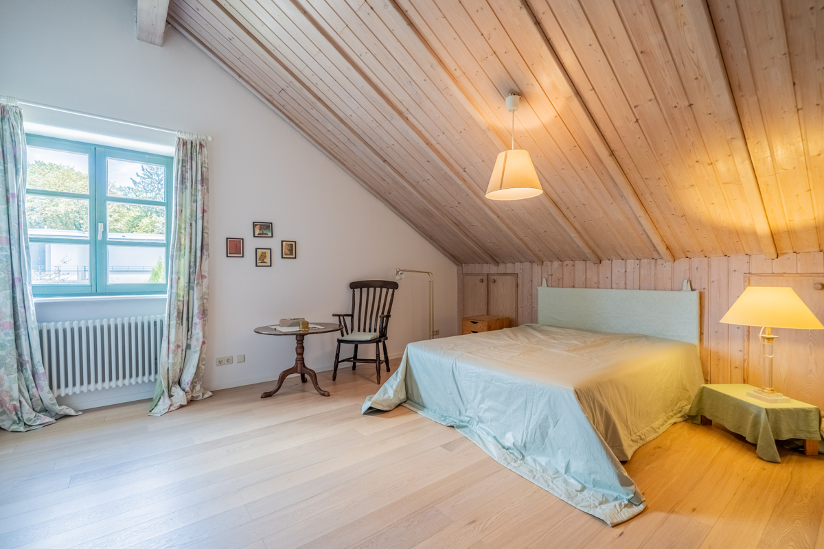 Schlafzimmer (DG) Schlafzimmer (DG)