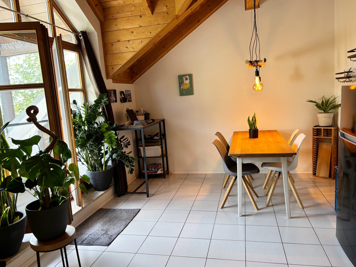 Wohn- und Essbereich mit Balkon 