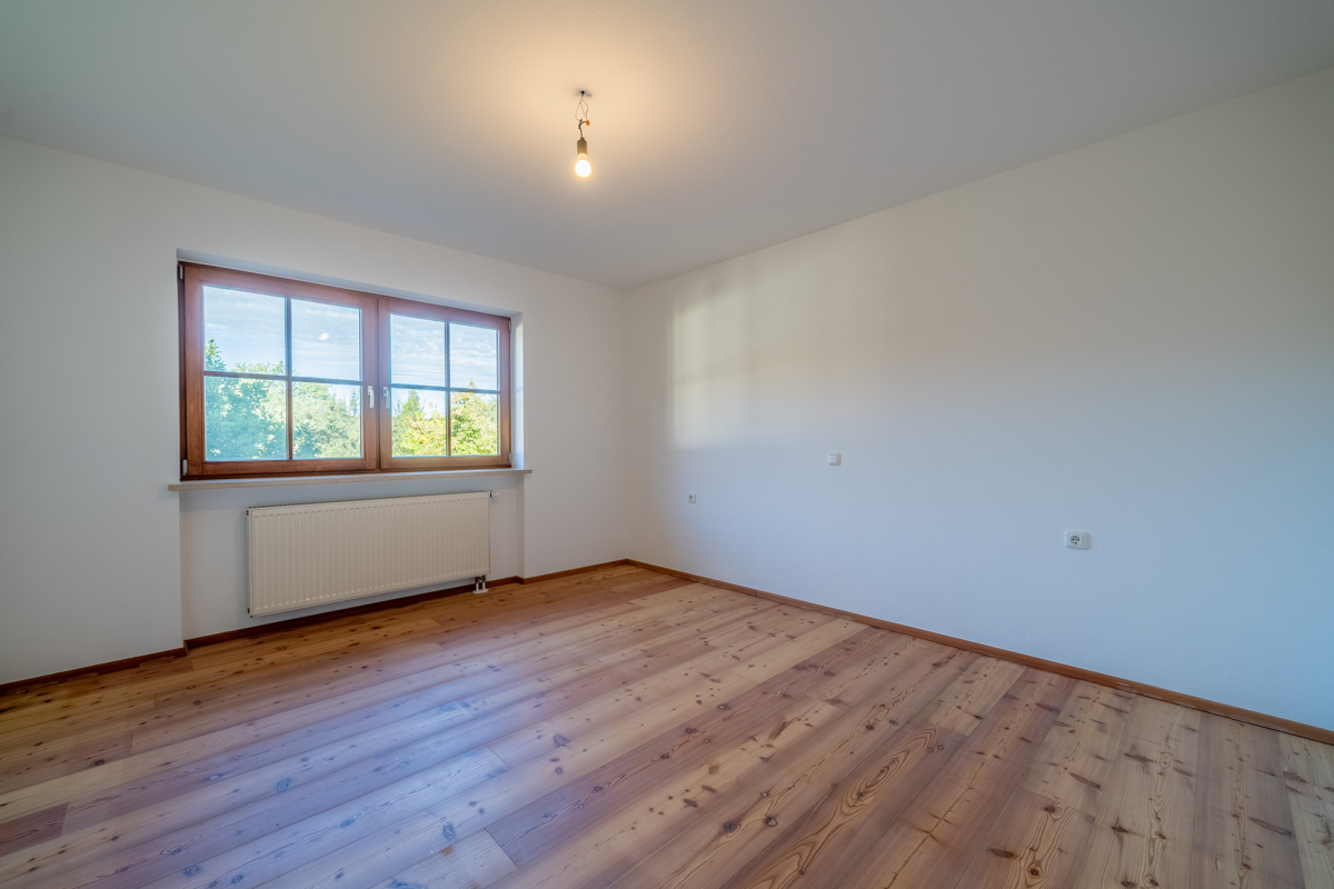 Geräumiges Schlafzimmer 
