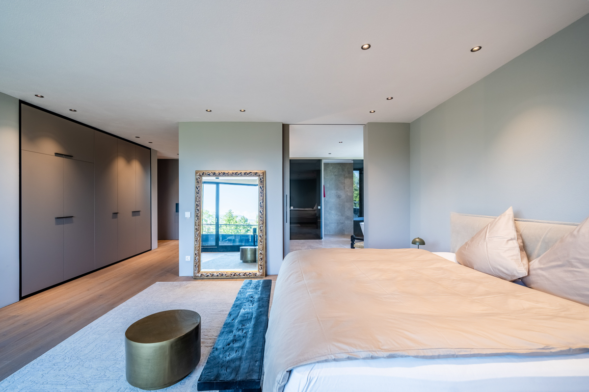 Masterbedroom mit Ankleidebereich und Bad en Suite Masterbedroom mit Ankleidebereich und Bad en Suite