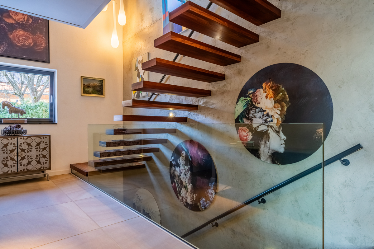 Treppenhaus 1. Etage Treppenhaus 1. Etage