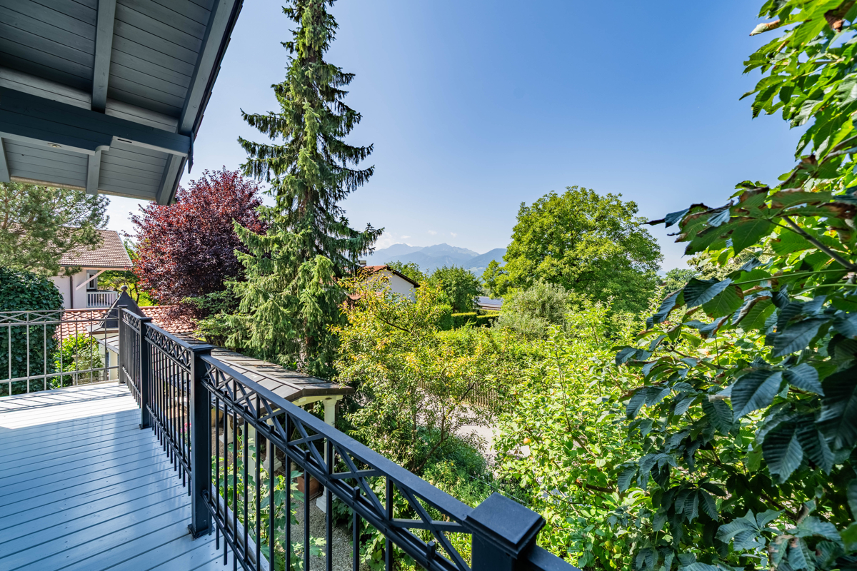 Balkon mit Bergblick