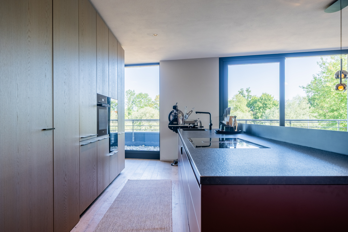 Einbauküche mit hochwertigen Miele-Geräten Einbauküche mit hochwertigen Miele-Geräten