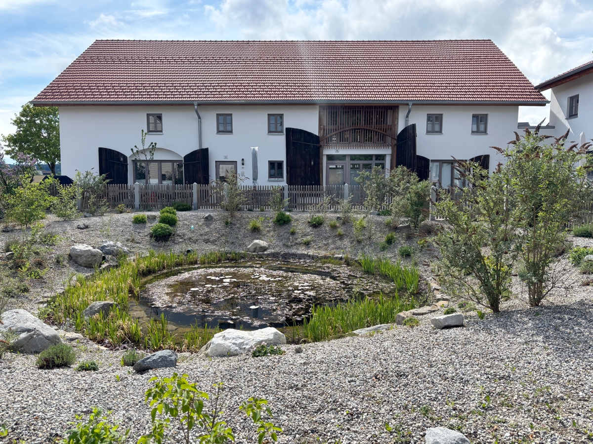Wohnen mit besonderem Flair: Großzügige Galerie-Wohnung auf historischem Bauernhof - Photo 4
