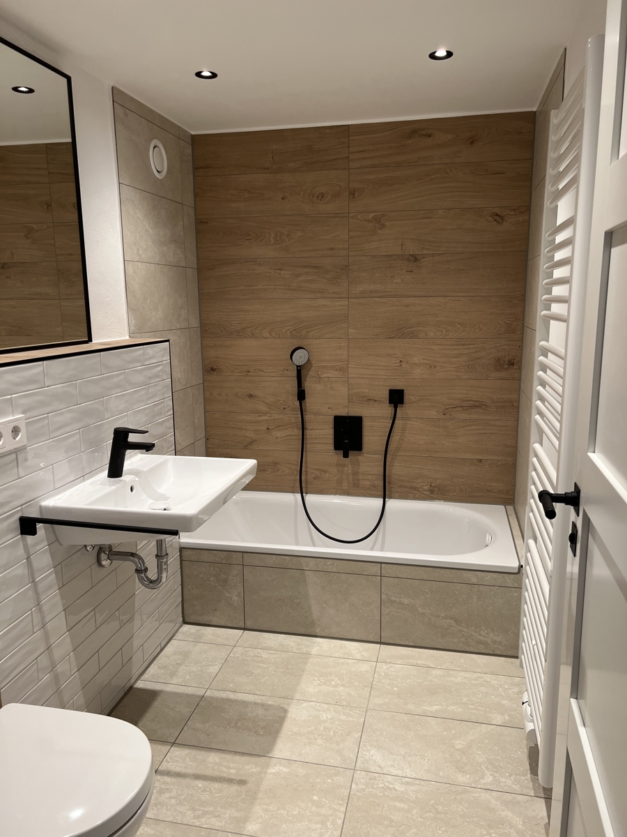 Modernes Badezimmer