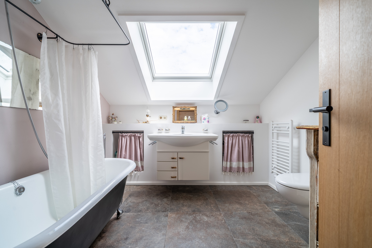 Bad mit Badewanne Bad mit Badewanne