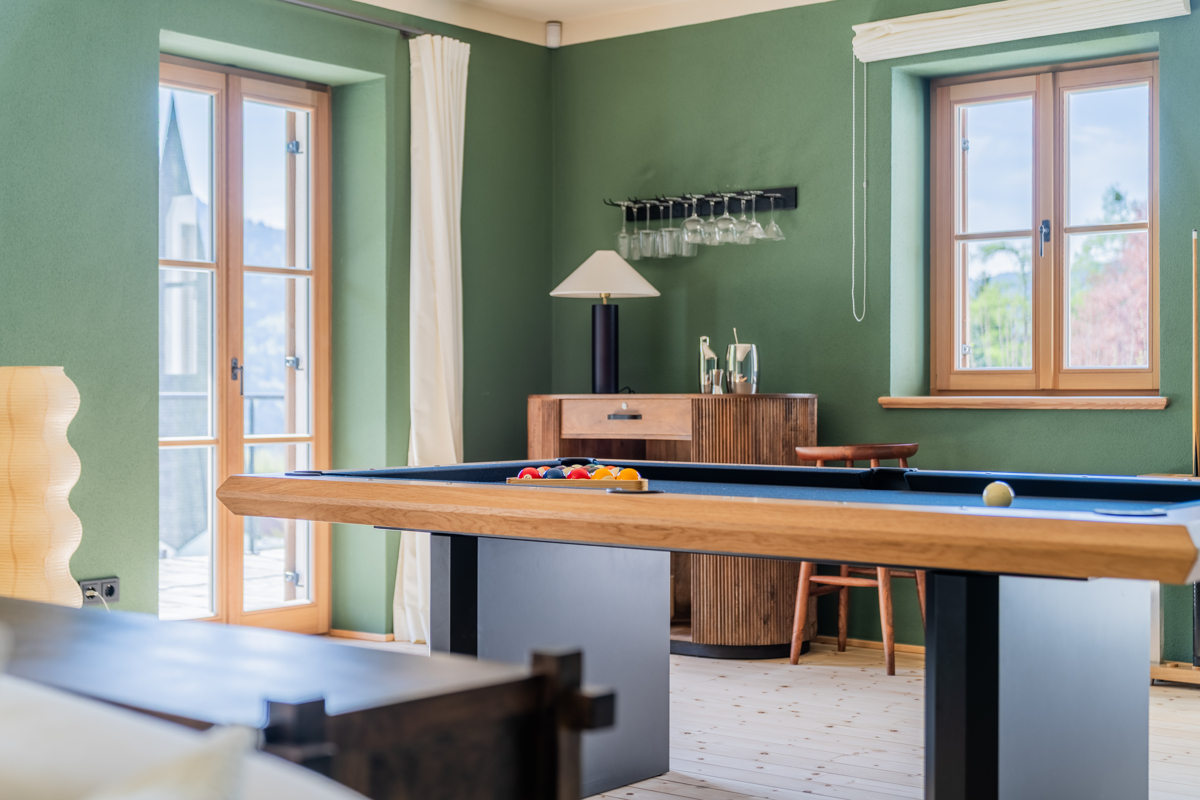 Heimkino mit Billard, Bar und Balkonzugang Heimkino mit Billard, Bar und Balkonzugang