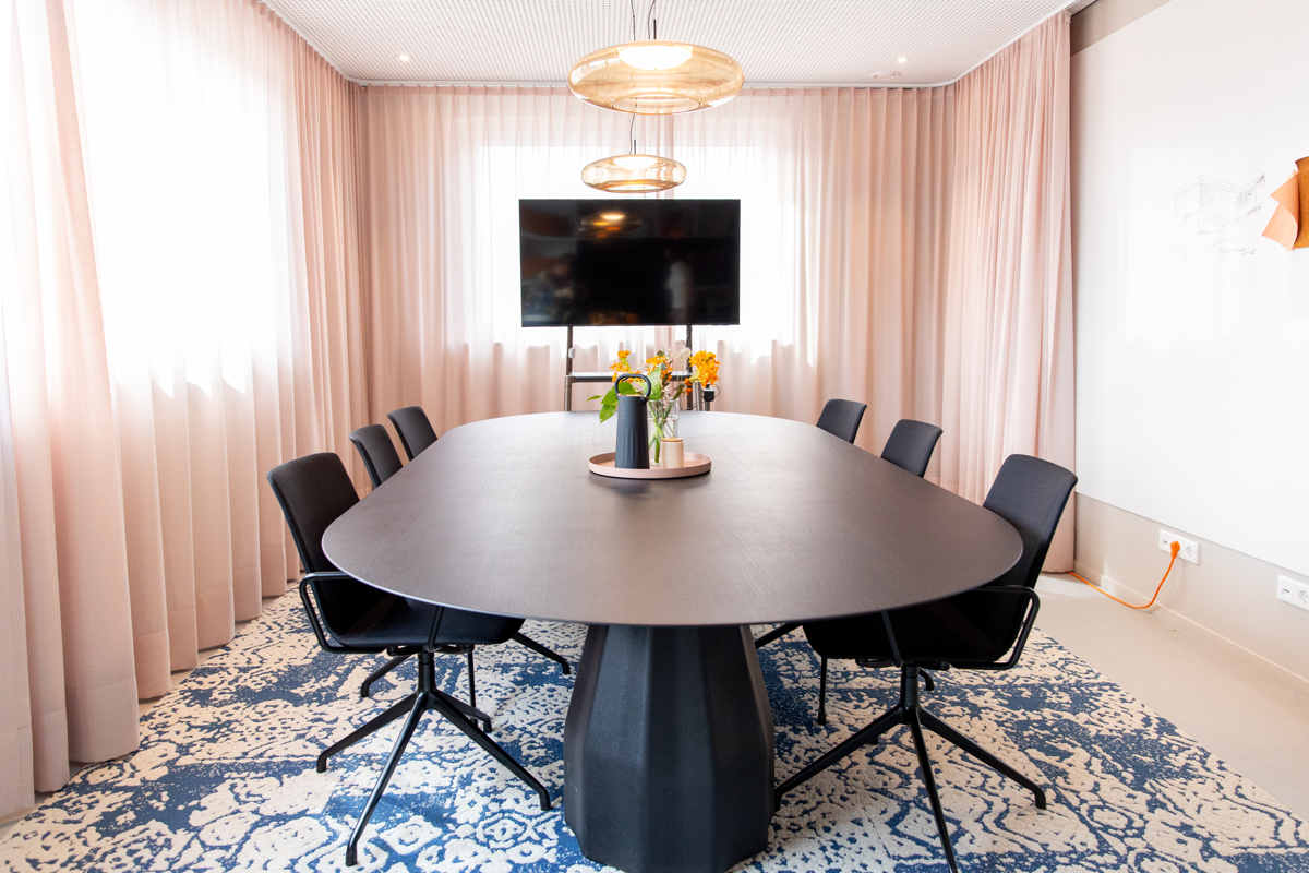 Stilvoller Besprechungsraum (Foto: Lisa Lanzinger)