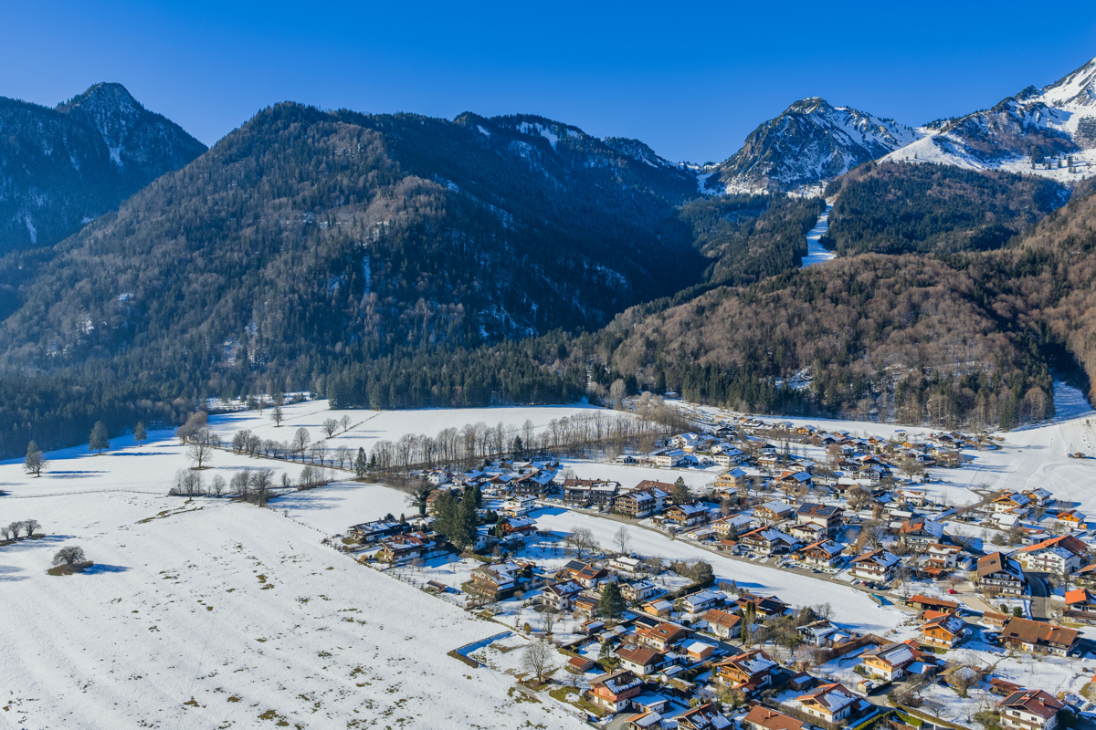 Eingebettet in Chiemgauer Berglandschaft