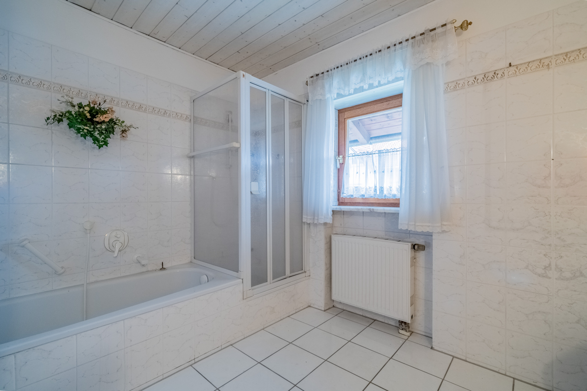 Badezimmer (OG Anbau)